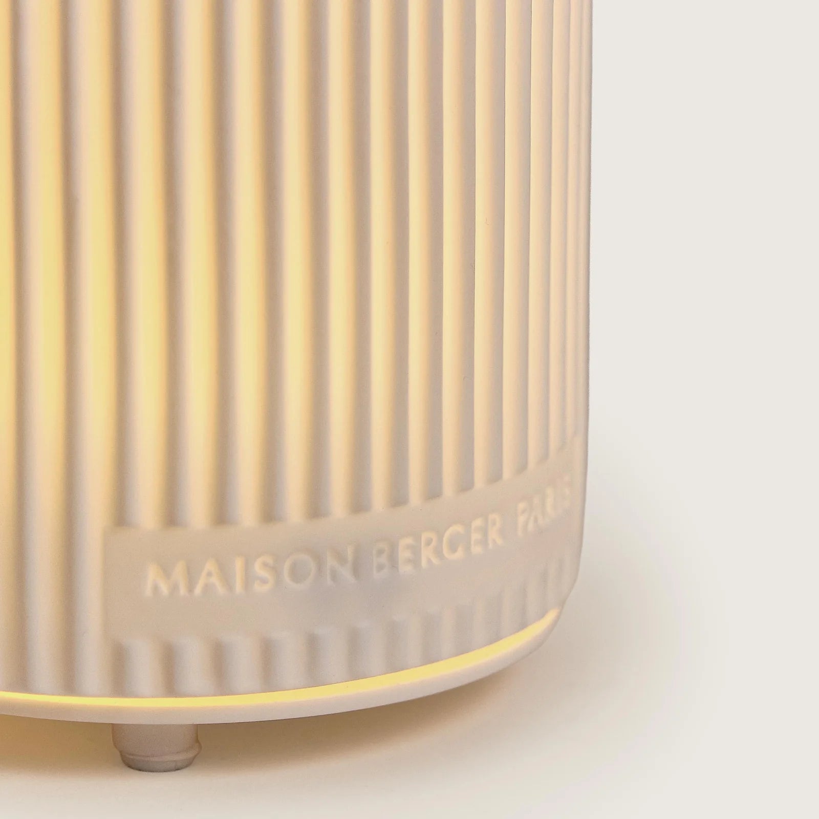 Maison Berger - Electric Mist Dome Diffuser with Zest of Verbena  - 317068 base