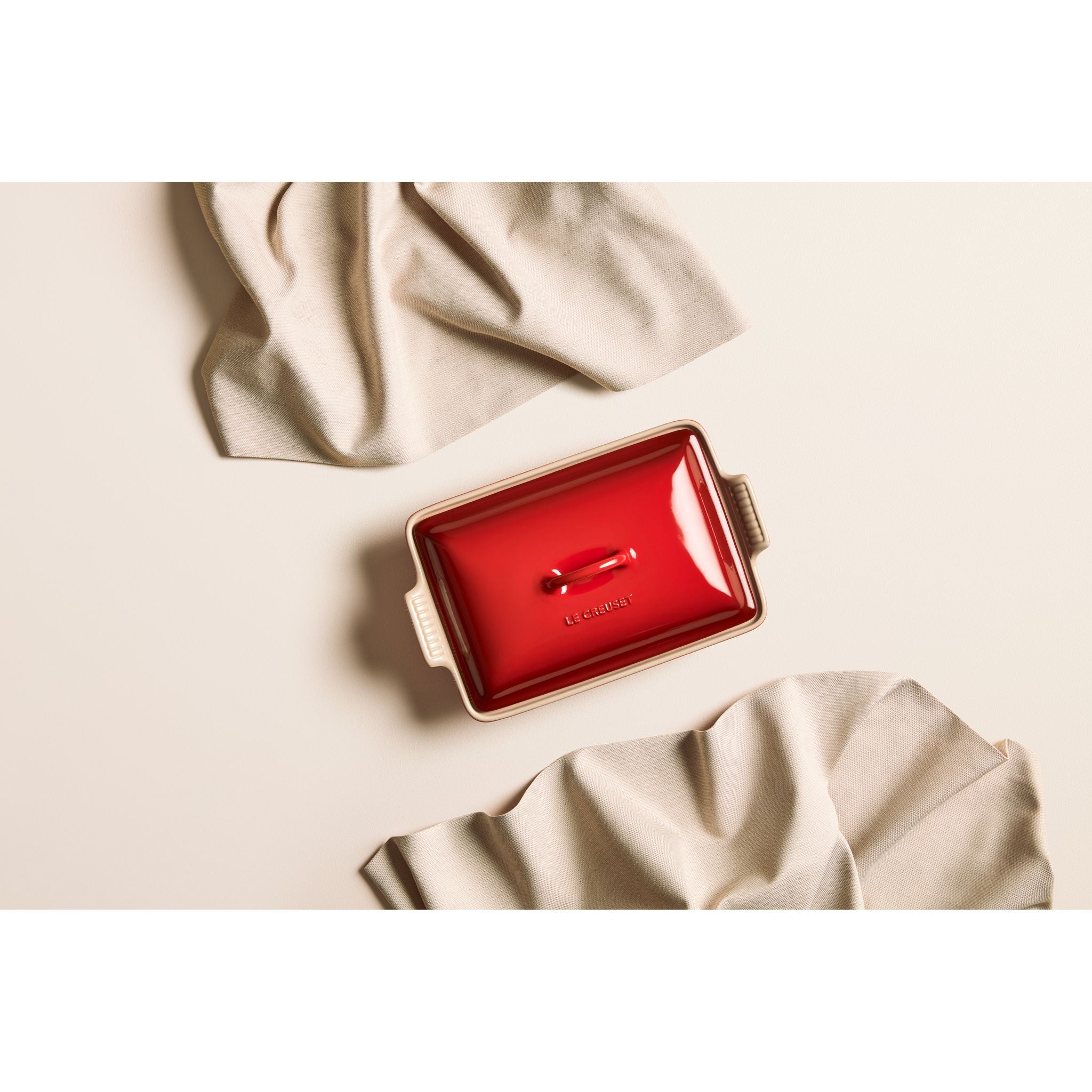 Le Creuset 3.8L Stoneware Cherry Red