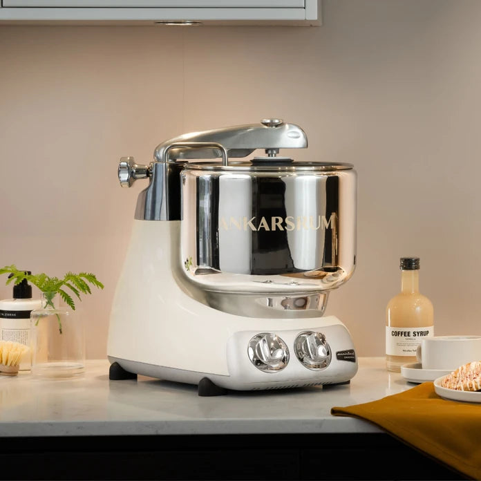 Ankarsrum Stand Mixer Creme Light AKM6230CL display